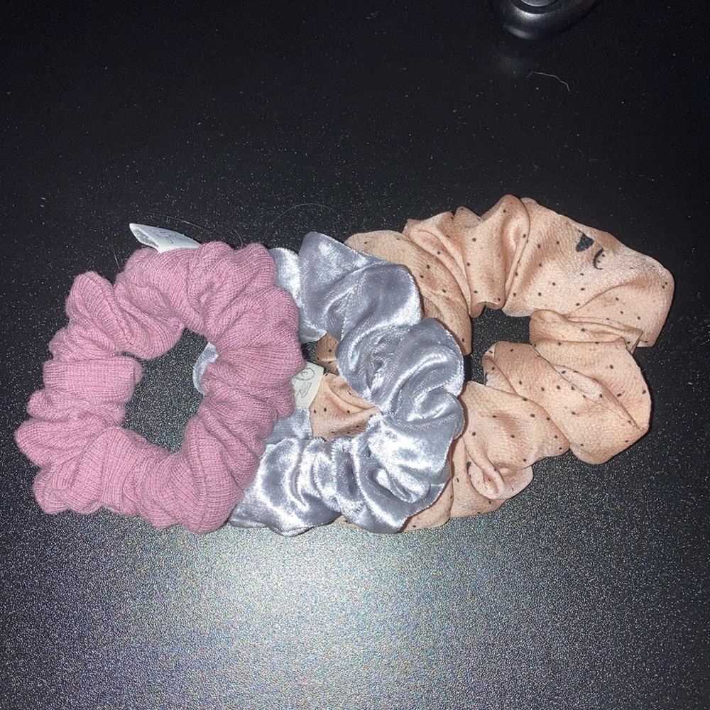 Dew Edit scrunchies
